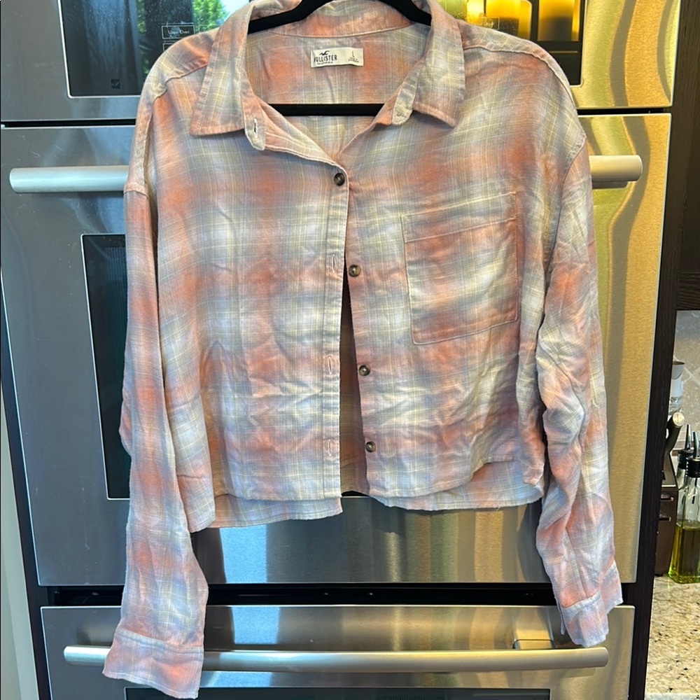 Hollister‎ Pink and Gray Crop Button Down Blouse
